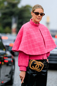 chanel bag, chanel belt, chanel jacket, chanel coat, chanel cape, pink cape, pink jacket, tweed jacket, black vinyl pants, black vinyl bag, fur bag, fur belt, chanel sunglasses, zipped jacket, PARIS, PFW, SPRING SUMMER 2020, SS 20, fashion week, frenchystyle, FW, jonathan paciullo, street style, vertical, atmosphere details, detail