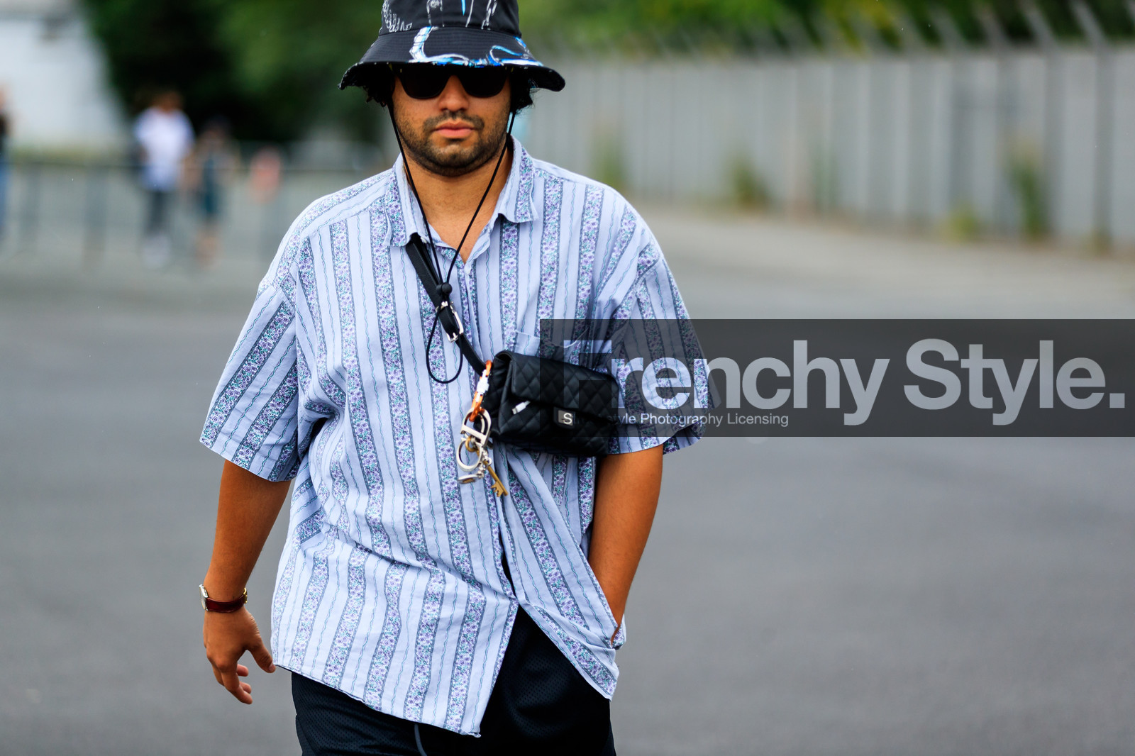 black bag, black hat, blue shirt, christian dior, floral, flowers, graphic shirt, leather bag, printed shirt, striped shirt, sunglasses, trousers, fashion week, frenchystyle, FW, jonathan paciullo, street style, PFW, PARIS, atmosphere details, horizontal, detail, AUTUMN WINTER 2018-2019, FALL WINTER 2018-2019, FW 18-19