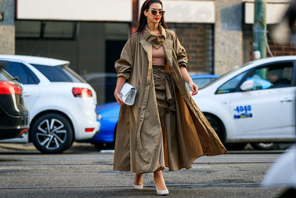 beige coat, beige skirt, high heels, leather bag, leather shoes, sunglasses, white bag, white shoes, fashion week, frenchystyle, FW, jonathan paciullo, street style, MFW, MILAN, AUTUMN WINTER 2019-2020, AW 19-20, FALL WINTER 2019-2020, FW 19-20, atmosphere details, detail, horizontal