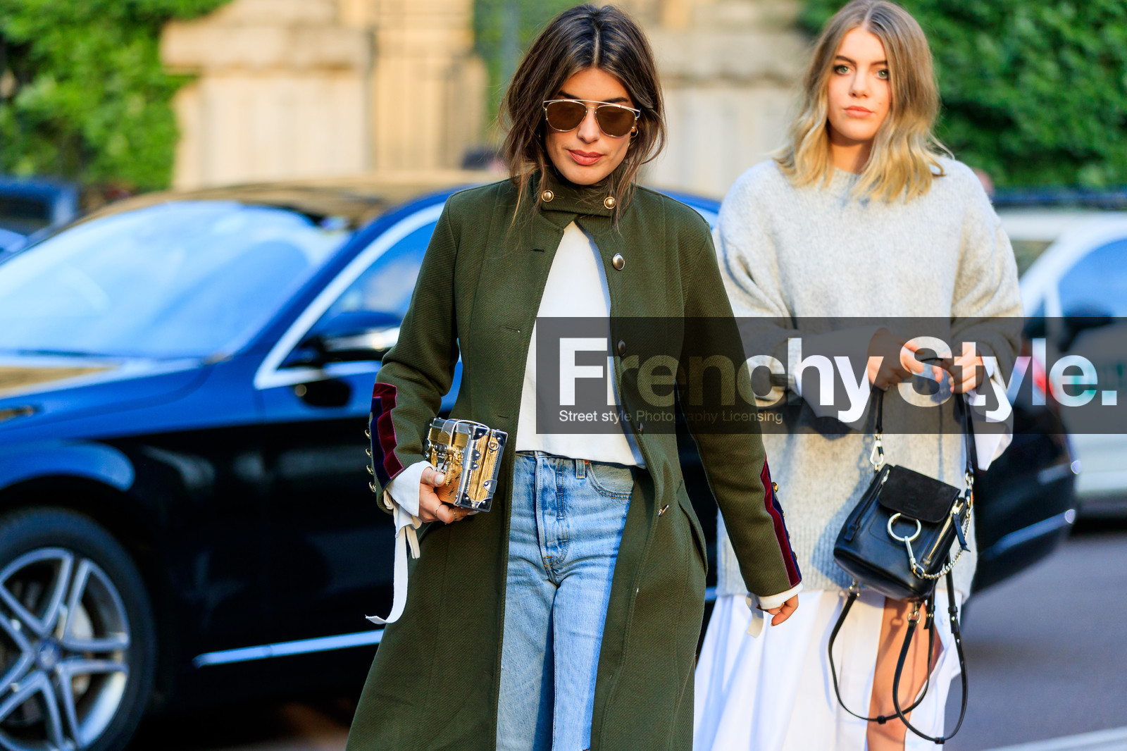 atmosphere details, AUTUMN WINTER 2017-2018, AW 17-18, black bag, blue denim, denim pants, detail, FALL WINTER 2017-2018, fashion week, frenchystyle, FW, FW 17-18, gold bag, golden details, green coat, horizontal, jeans, jonathan paciullo, leather bag, louis vuitton, metallic bag, MFW, MILAN, military coat, street style, sunglasses, trousers, white top