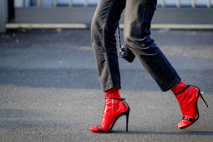 atmosphere details, AUTUMN WINTER 2017-2018, AW 17-18, black denim, black shoes, denim pants, detail, FALL WINTER 2017-2018, fashion week, frenchystyle, FW, FW 17-18, high heels, horizontal, jeans, jonathan paciullo, leather shoes, MFW, MILAN, red socks, street style, trousers, yoyo cao