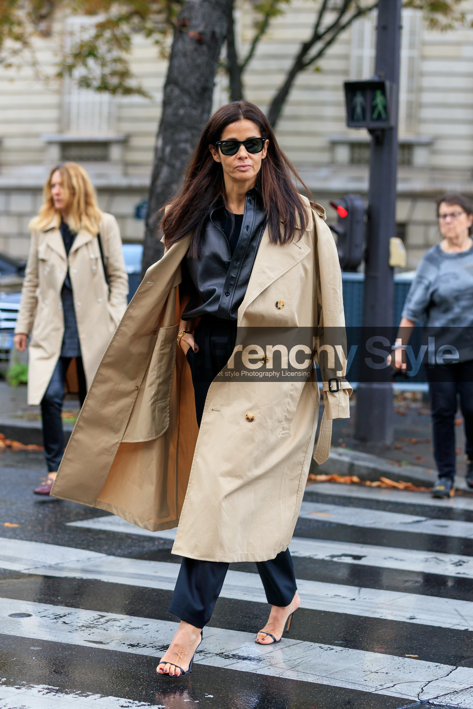 barbara martelo, beige trench coat, black leather shirt, black pants, black leather sandals, black sunglasses, rayban sunglasses, PARIS, PFW, SPRING SUMMER 2020, SS 20, fashion week, frenchystyle, FW, jonathan paciullo, street style, vertical, full length
