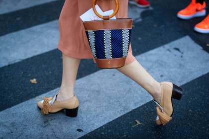 beige shoes, embroidered bag, graphic bag, leather bag, leather shoes, printed bag, fashion week, frenchystyle, FW, jonathan paciullo, street style, PFW, PARIS, atmosphere details, horizontal, detail, AUTUMN WINTER 2018-2019, FALL WINTER 2018-2019, FW 18-19