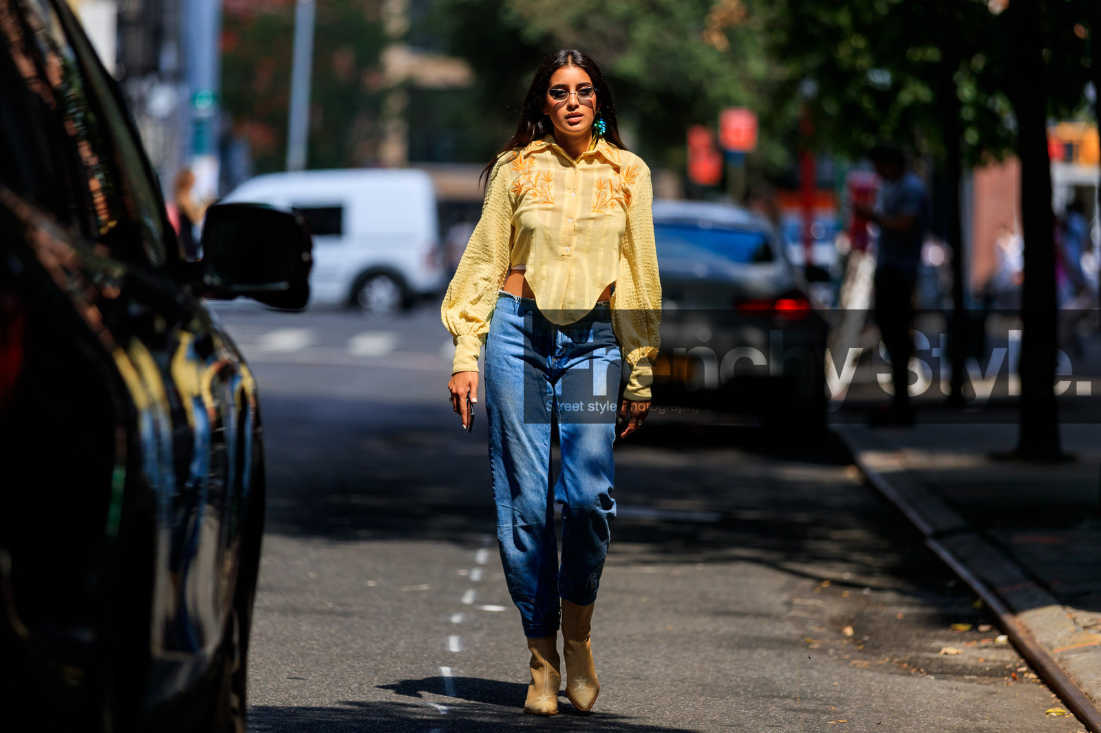 beige boots, blue denim, denim pants, jeans, leather shoes, sunglasses, trousers, yellow shirt, fashion week, frenchystyle, FW, jonathan paciullo, street style, NYFW, NEW YORK, SPRING SUMMER 2019, SS 19, atmosphere details, horizontal, full length