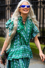 green dress, blue sunglasses, small sunglasses, round shape sunglasses, mirror sunglasses, floral embroidered dress, short sleeves dress, ruffle dress, button dress, fashion week, frenchystyle, FW, jonathan paciullo, street style, LFW, LONDON, AUTUMN WINTER 2020-2021, FALL WINTER 2020-2021, FW 20-21, vertical, atmosphere details, detail