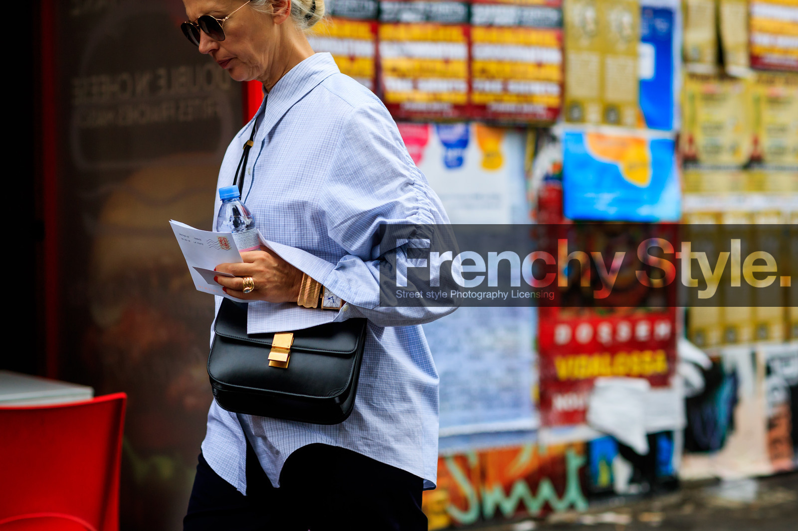 black bag, blue shirt, bracelet, céline, golden jewelry, leather bag, sunglasses, watch, fashion week, frenchystyle, FW, jonathan paciullo, street style, PFW, PARIS, horizontal, atmosphere details, detail, AUTUMN WINTER 2018-2019, FALL WINTER 2018-2019, FW 18-19