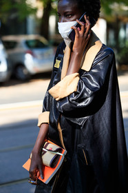 oversize coat, oversize jacket, black jacket, nude jacket, bicolor coat, bicolor jacket, satin coat, satin jacket, covid face mask, fashion week, frenchystyle, FW, jonathan paciullo, street style, MFW, MILAN, SPRING SUMMER 2021, SS 21, vertical, detail, model