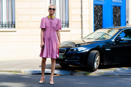 atmosphere details, fashion week, frenchystyle, full length, FW, high heels, horizontal, jonathan paciullo, leather shoes, MENSWEAR, nude shoes, olga karput, PARIS, PFW, pink dress, SPRING SUMMER 2018, SS 18, street style, sunglasses