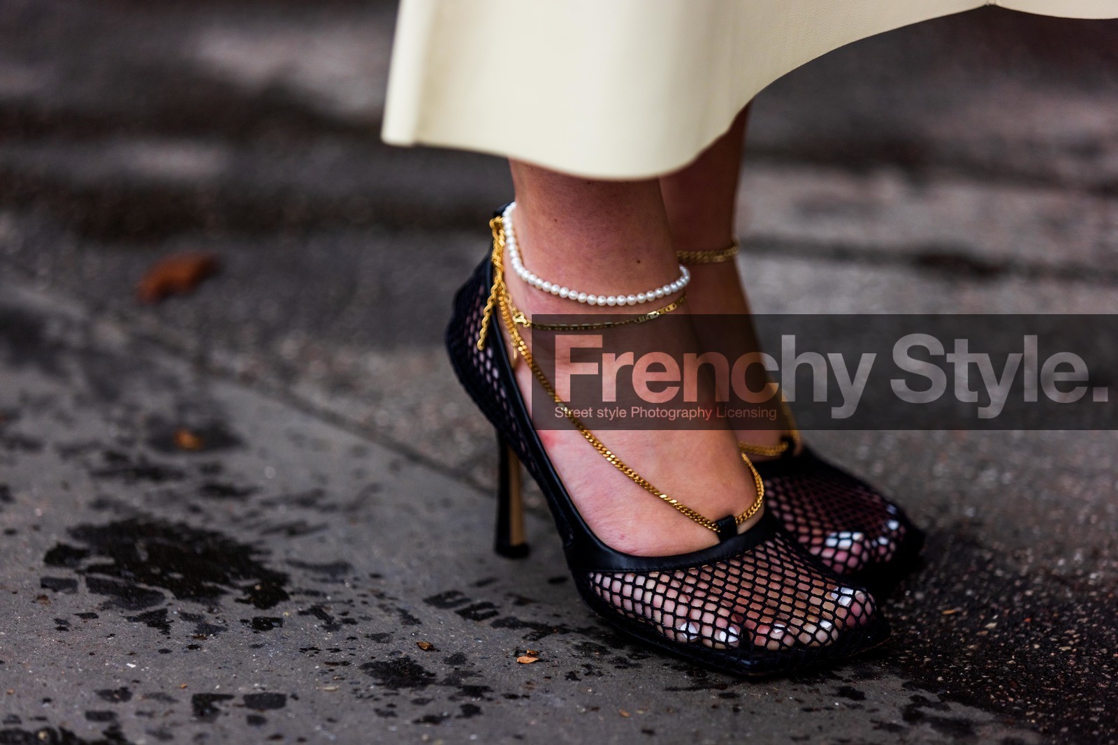 ankle bracelet, black sandals, black shoes, bottega veneta sandals, close up, detail, sandals, street style, jonathan paciullo, FW, frenchystyle, fashion week, PFW, PARIS, SPRING SUMMER 2022, SS 22, horizontal, atmosphere details