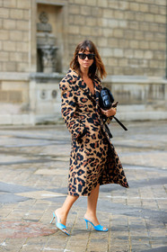 natasha goldenberg, beige coat, black coat, leopard printed coat, black leather bag, plaited leather bag, plaited bag, bottega veneta bag, bottega veneta shoes, blue leather sandals, high heels slippers, fashion week, frenchystyle, FW, jonathan paciullo, street style, PFW, PARIS, SPRING SUMMER 2020, SS 20, horizontal, full length
