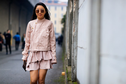atmosphere details, AUTUMN WINTER 2017-2018, AW 17-18, detail, FALL WINTER 2017-2018, fashion week, frenchystyle, FW, FW 17-18, horizontal, jonathan paciullo, MFW, MILAN, pink jacket, pink skirt, street style, sunglasses, tone on tone, total look pink
