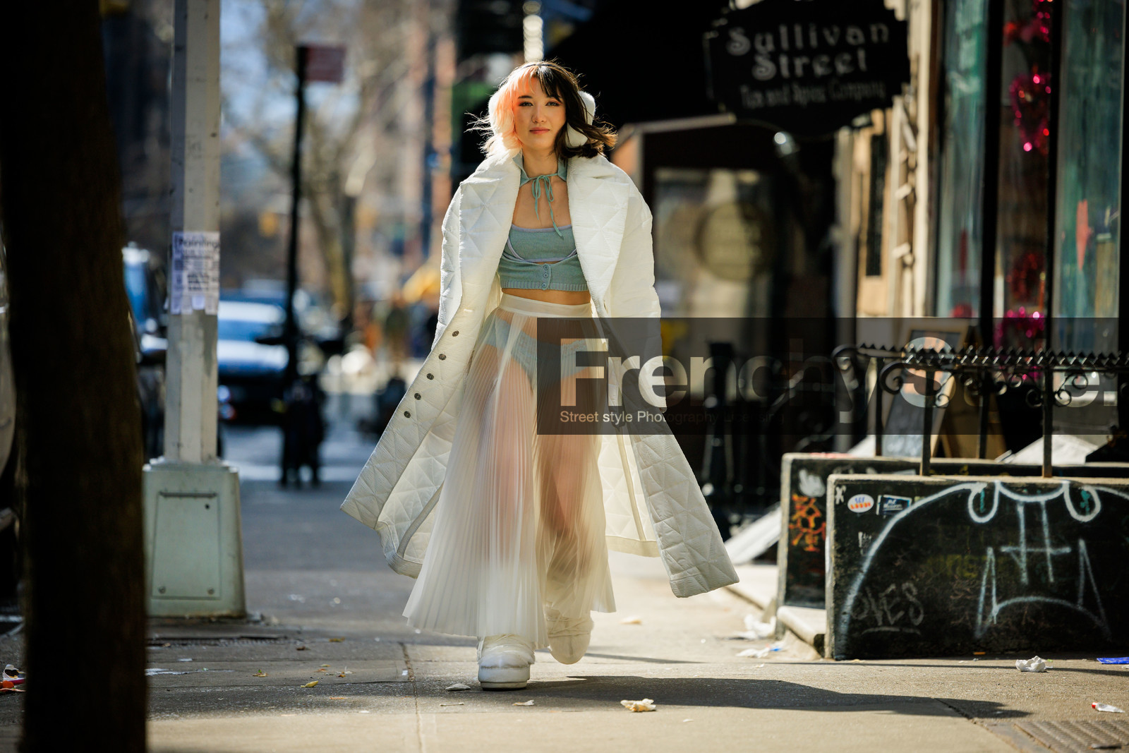 pleated dress, white skirt, tulle skirt, knitted cropped top, blue cropped top, blue and white jacket, brown puffed jacket, pink dyed hair, moon boots, white moon boots, furry headphones, street style, jonathan paciullo, FW, frenchystyle, fashion week, NYFW, NEW YORK, AUTUMN WINTER 2022-2023, FALL WINTER 2022_2023, FW 22-23, atmosphere details, horizontal, full length