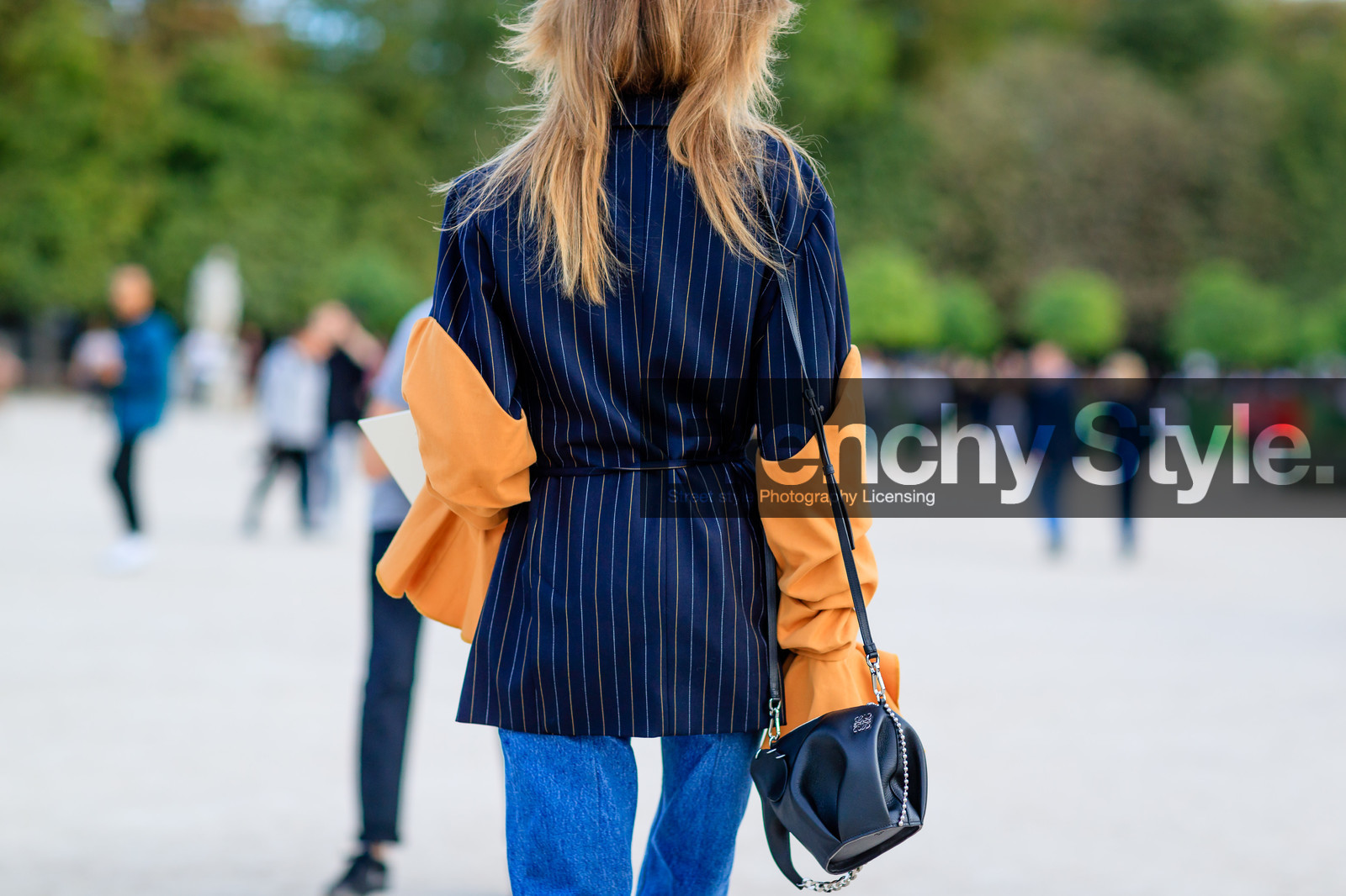 atmosphere details, back detail, black bag, black jacket, blazer, blue denim, detail, fashion week, frenchystyle, FW, horizontal, jeans, jonathan paciullo, leather bag, loewe, navy jacket, orange, PARIS, PFW, SPRING SUMMER 2017, SS 17, street style, striped jacket, trousers