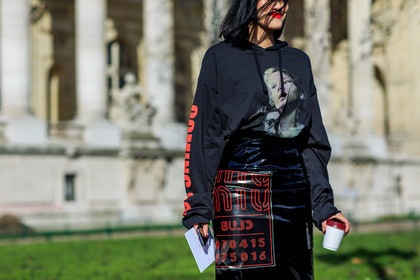 atmosphere details, AUTUMN WINTER 2016-2017, AW 16-17, black skirt, black sweater, detail, FALL WINTER 2016-2017, fashion week, frenchystyle, FW, FW 16-17, hoodie, horizontal, jonathan paciullo, leather shoes, leather skirt, long skirt, miu miu, PARIS, PFW, printed skirt, printed sweater, street style, Tiffany Hsu, varnished leather, vinyl, vêtements