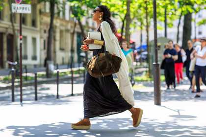 atmosphere details, black dress, bracelet, brown bag, camel shoes, earrings, fashion week, frenchystyle, full length, FW, golden jewelry, green bag, horizontal, jonathan paciullo, kaki bag, leather bag, long dress, MENSWEAR, PARIS, PFW, SPRING SUMMER 2017, SS 17, street style, suede bag, suede shoes, sunglasses, wedges, white coat, white jacket