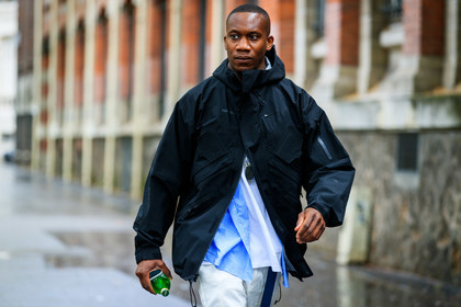 black raincoat, nike jacket, nike raincoat, dan sablon, fashion week, frenchystyle, FW, jonathan paciullo, street style, PFW, PARIS, AUTUMN WINTER 2021-2022, FALL WINTER 2021-2022, FW 21-22, atmosphere details, horizontal, detail
