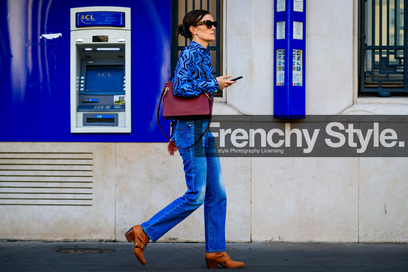 blue denim, blue shirt, bordeaux, brown boots, burgundy, chloé, denim pants, geometric, graphic shirt, jeans, leather bag, leather shoes, printed shirt, red bag, trousers, PFW, fashion week, frenchystyle, FW, jonathan paciullo, street style, PARIS, horizontal, atmosphere details, full length, AUTUMN WINTER 2018-2019, FALL WINTER 2018-2019, FW 18-19, jo ellison
