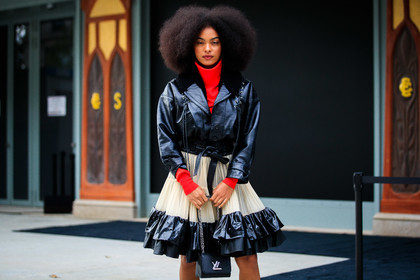 sharon alexie, black leather bag, black leather jacket, black leather skirt, nude skirt, ruffle skirt, tulle skirt, fur coat, fur collar coat, laced coat, red pullover, turtleneck pullover, louis vuitton bag, louis vuitton coat, louis vuitton skirt, louis vuitton total look, PARIS, PFW, fashion week, frenchystyle, FW, jonathan paciullo, street style, SPRING SUMMER 2021, SS 21, horizontal, atmosphere details, detail