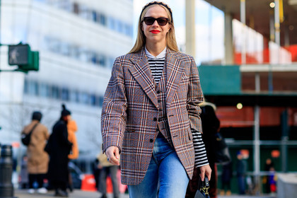 sunglasses, blue denim, checked, checked jacket, denim pants, graphic jacket, jeans, pink jacket, plaid, printed jacket, red lips, striped top, tartan, trousers, vest, street style, jonathan paciullo, FW, frenchystyle, fashion week, NYFW, NEW YORK, AUTUMN WINTER 2018-2019, AW 18-19, FALL WINTER 2018-2019, FW 18-19, atmosphere details, horizontal, detail, chloe king