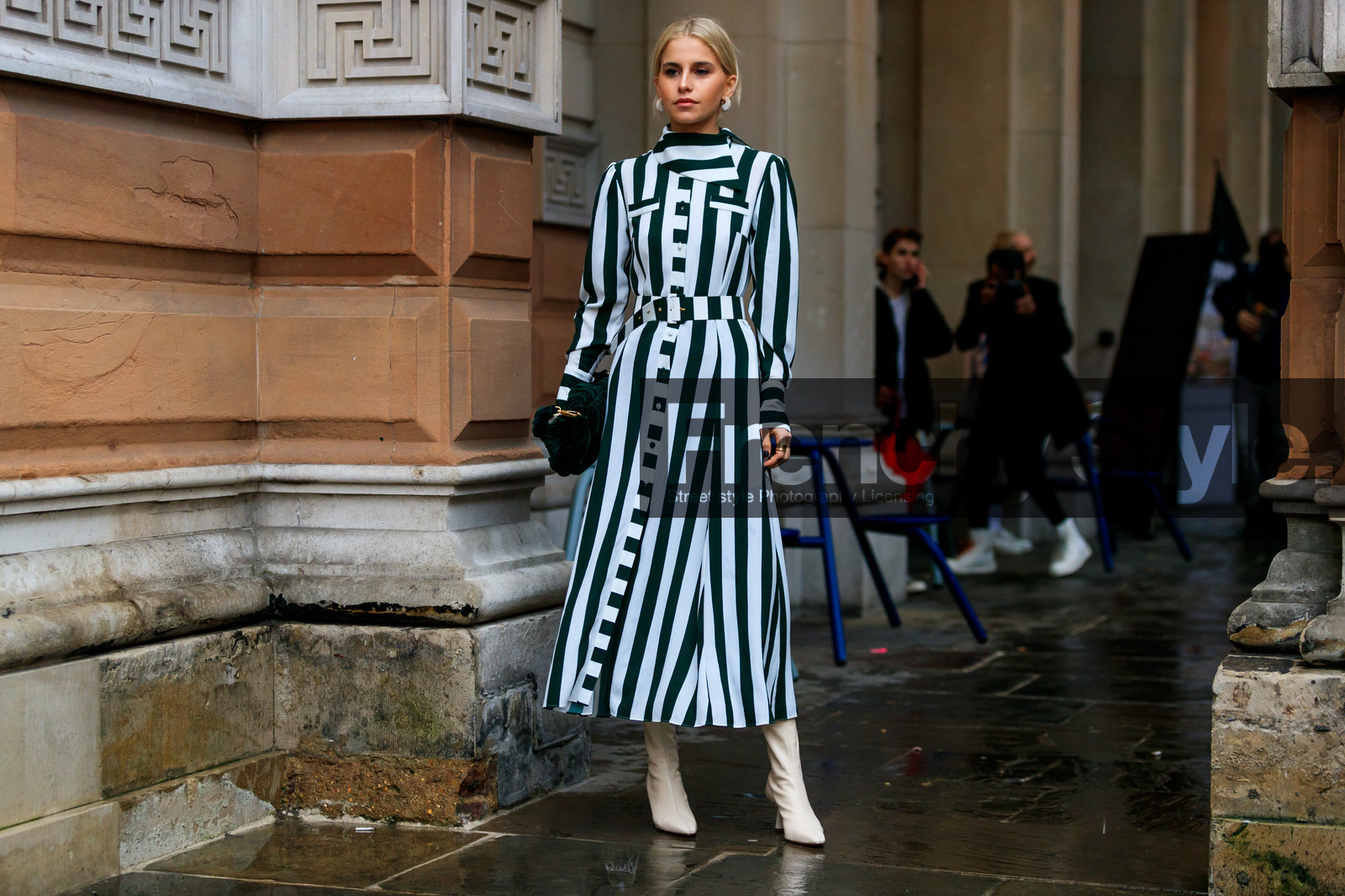 caro daur, diamond earrings, hoop earrings, dark green dress, white dress, striped dress, long sleeves dress, long dress, belted dress, big collar, high collar dress, dark green bag, velvet bag, fashion week, frenchystyle, FW, jonathan paciullo, street style, LFW, LONDON, AUTUMN WINTER 2020-2021, FALL WINTER 2020-2021, FW 20-21, horizontal, atmosphere details, full length