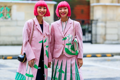 Ami and Aya Suzuki, light pink coat, light pink jacket, light pink skirt, embroidered jacket, embroidered coat, embroidered skirt, embroidered boots, green jacket, green coat, green skirt, striped coat, striped jacket, striped skirt, animal print jacket, animal print coat, animal printed boots, animal printed skirt, pleated skirt, animal shape bag, black leather bag, shoulder bag, golden chain strap bag, striped bag, light pink leather bag, green leather bag, pink hair, dyed hair, pink eyeliner, pink eyeshadows, make up details, make up, strassed earrings, dangling earrings, thom browne look, thom browne jacket, thom browne coat, thom browne skirt, thom browne boots, thom browne bag, fashion week, frenchystyle, FW, jonathan paciullo, street style, PFW, PARIS, SPRING SUMMER 2020, SS 20, horizontal, atmosphere details, detail
