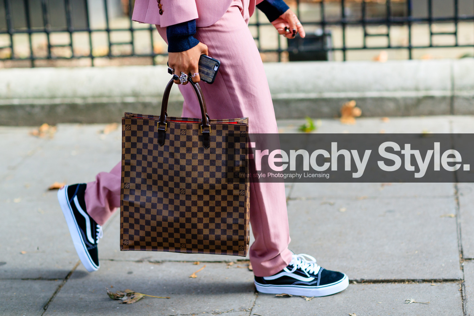 atmosphere details, black sneakers, brown bag, detail, fashion week, frenchystyle, FW, graphic bag, horizontal, jan-michael quammie, jonathan paciullo, leather bag, LFW, LONDON, louis vuitton, monogram, pink pants, pink suit, plaid, printed bag, rings, SPRING SUMMER 2017, SS 17, street style, suede shoes, tote bag, trousers, vans, woman