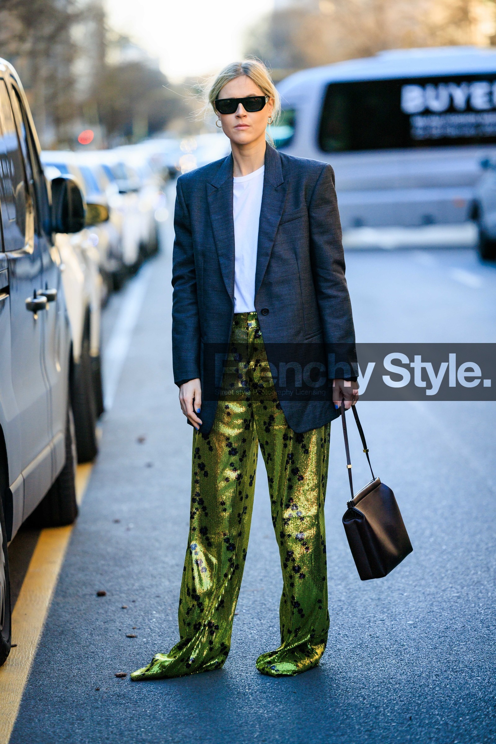 green pants, shiny pants, sequin pants, printed pants, sunglasses, black sunglasses, grey blazer, white tshirt, handbag, leather bag, linda tol, fashion week, frenchystyle, FW, jonathan paciullo, street style, vertical, full length