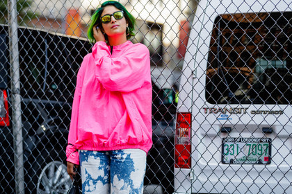 atmosphere details, bleached jeans, blue denim, denim shorts, detail, dyed hair, fashion week, fluo, frenchystyle, FW, horizontal, jonathan paciullo, NEW YORK, NYFW, pink jacket, Preetma Singh, SPRING SUMMER 2017, SS 17, street style, sunglasses, tie & die, woman