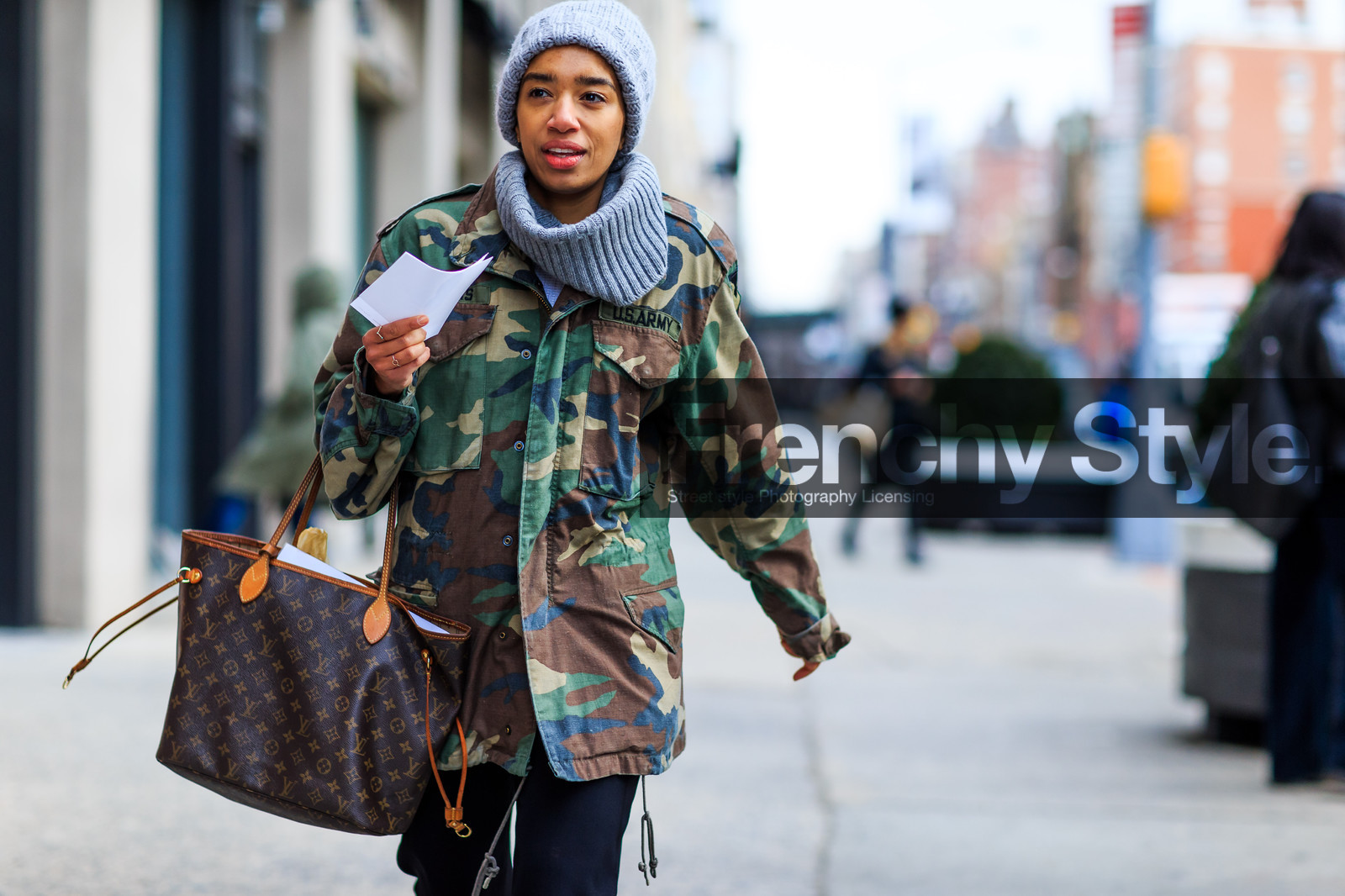 atmosphere details, AUTUMN WINTER 2016-2017, AW 16-17, brown bag, camo jacket, camouflage, detail, FALL WINTER 2016-2017, fashion week, frenchystyle, FW, FW 16-17, green jacket, grey beanie, grey sweater, horizontal, jonathan paciullo, kaki jacket, leather bag, louis vuitton, military, monogram, NEW YORK, NYFW, printed jacket, street style, turtleneck sweater, woman