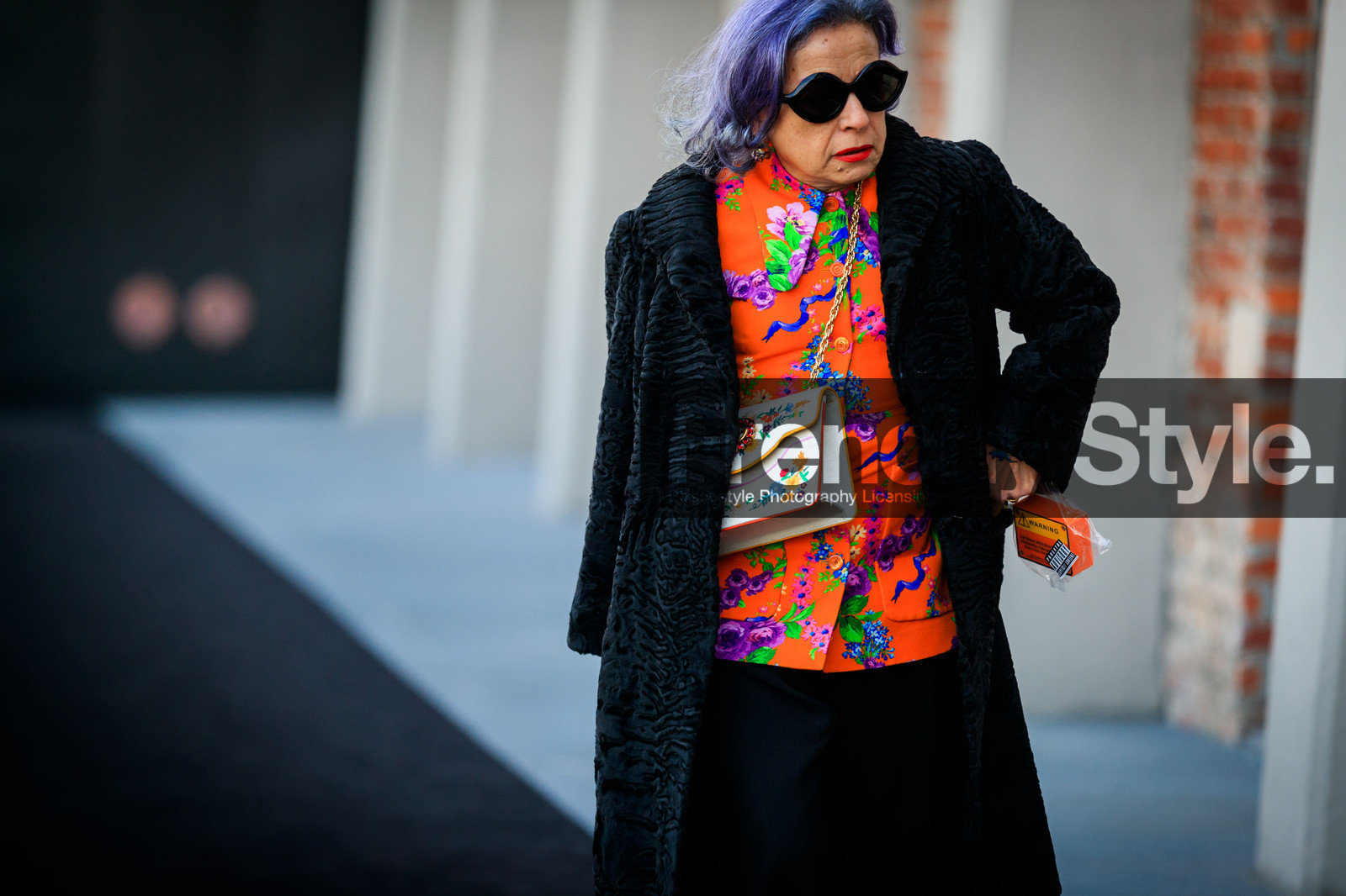black coat, dyed hair, floral, flowers, graphic bag, graphic jacket, gucci, leather bag, multicolor jacket, orange jacket, printed bag, printed jacket, purple hair, sunglasses, trousers, white bag, fashion week, frenchystyle, FW, jonathan paciullo, street style, MFW, MILAN, AUTUMN WINTER 2018-2019, FALL WINTER 2018-2019, FW 18-19, horizontal, atmosphere details
