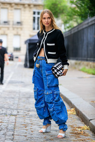 mini bag, denim, blue jeans, cargo pants, loose pants, low waist jeans, black cardigan, white cardigan, bicolor cardigan, hoop earrings, chain earrings, golden belt, golden earrings, chanel bag, chanel cardigan, chanel earrings, chanel belt, golden bag, belt bag, chain belt, black bag, white bag, checked bag, bicolor bag, silk bag, satin bag, pearl embroidered bag, embroidered bag, white leather sandals, platform sandals, pernille teisbaek, fashion week, frenchystyle, FW, jonathan paciullo, street style, PFW, PARIS, AUTUMN WINTER 2021-2022, FALL WINTER 2021-2022, FW 21-22, vertical, full length