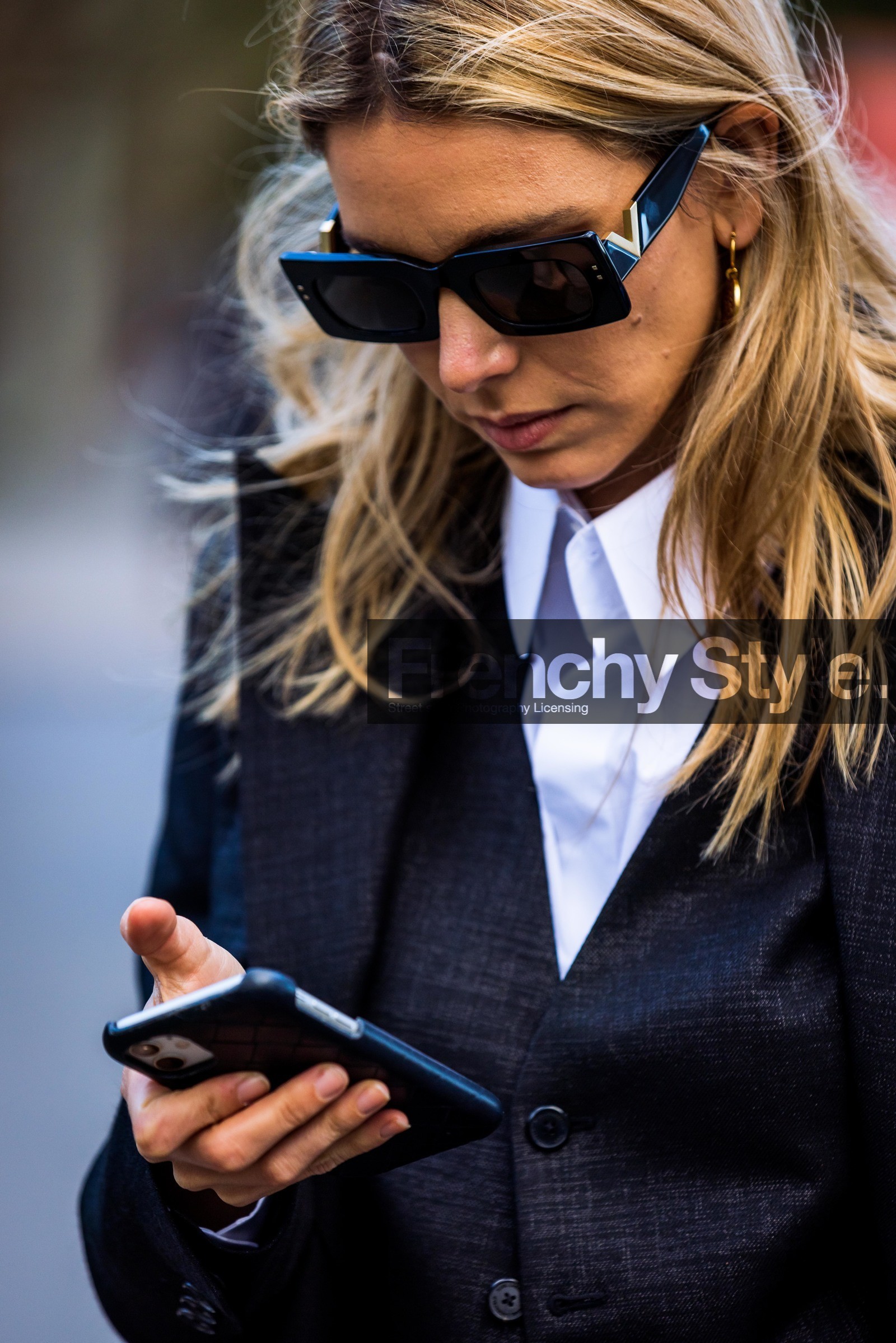 black blazer, black sunglasses, black waistcoat, close up, detail, Natalia Verza, rectangle sunglasses, smartphone, sunglasses, versace sunglasses, waistcoat, white shirt, fashion week, frenchystyle, FW, jonathan paciullo, street style, PFW, PARIS, SPRING SUMMER 2022, SS 22, vertical, atmosphere details