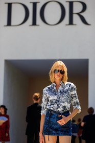 black belt, blue denim, denim skirt, graphic shirt, leather belt, mini skirt, printed shirt, sunglasses, fashion week, frenchystyle, FW, jonathan paciullo, street style, PFW, PARIS, vertical, detail, atmosphere details, model, AUTUMN WINTER 2018-2019, FALL WINTER 2018-2019, FW 18-19, daria strokous