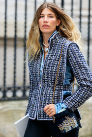 chanel total look, chanel jacket, chanel bag, chanel shirt, chanel necklace, shoulder bag, chain strap bag, embroidered bag, strassed bag, sequins bag, bucket bag, velvet bag, tweed jacket, zipped jacket, multicolor jacket, sequins jacket, denim, denim shirt, blue shirt, pearl necklace, heart shape necklace, veronika heilbrunner, fashion week, frenchystyle, FW, jonathan paciullo, street style, PFW, PARIS, AUTUMN WINTER 2021-2022, FALL WINTER 2021-2022, FW 21-22, vertical, atmosphere details, detail
