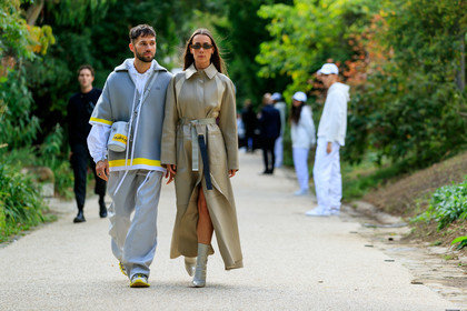 alice & j.s, alice barbier, JS roques, lacoste jacket, lacoste pullover, lacoste total look, lacoste coat, lacoste trenchcoat, lacoste pants, light grey jacket, light grey pullover, light grey pants, white shirt, raincoat, beige leather trench coat, belted trench coat, crossbody bag, bucket bag, light grey leather bag, louis vuitton bag, monogrammed bag, futurist shape sunglasses, small sunglasses, polish boots, beige boots, low boots, yellow hoodie, yellow jacket, yellow sweatshirt, PARIS, PFW, SPRING SUMMER 2020, SS 20, fashion week, frenchystyle, FW, jonathan paciullo, street style, horizontal, atmosphere details, full length