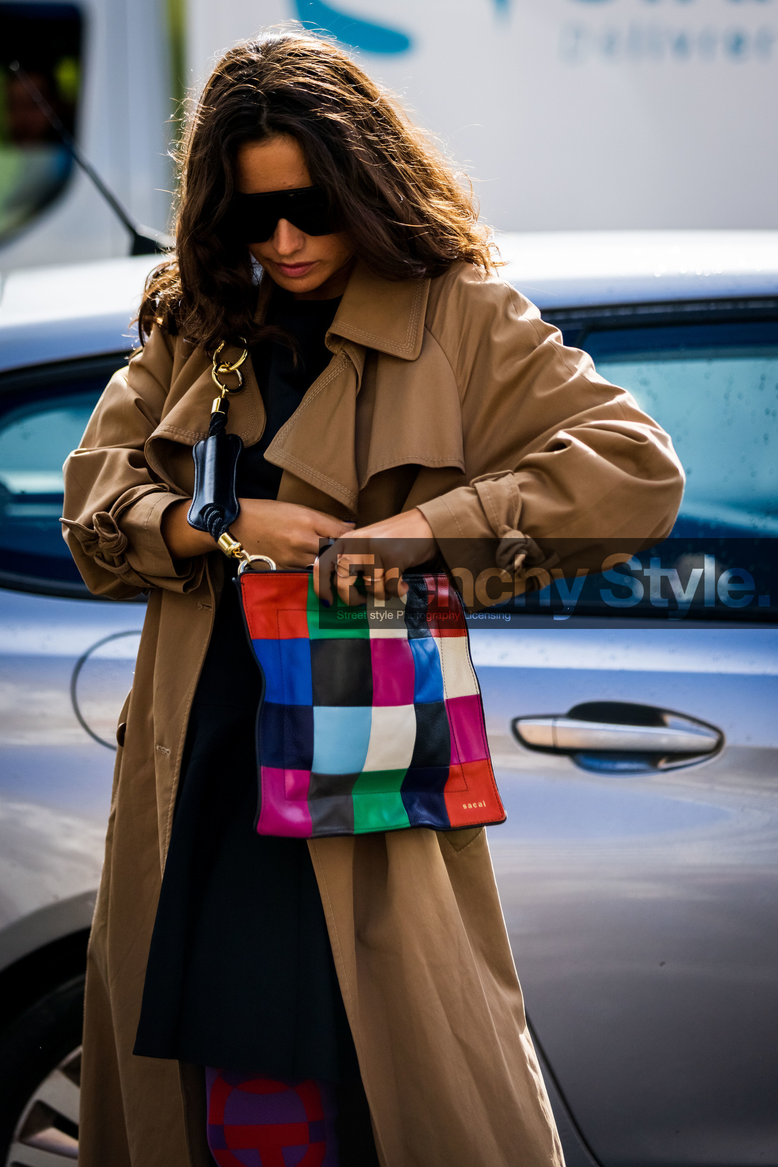 bag, black dress, black sunglasses, blue bag, camel trench, check, checked bag, color, fuchsia bag, multicolor bag, multicor, printed bag, red bag, sacai bag, sunglasses, trench, trenchcoat, street style, jonathan paciullo, FW, frenchystyle, fashion week, PFW, PARIS, SPRING SUMMER 2022, SS 22, vertical, atmosphere details