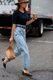 beige bag, black belt, black shoes, black t shirt, blue denim, brown hat, denim pants, high heels, high waist jeans, jeans, leather bag, leather shoes, rejina pyo, trousers, fashion week, frenchystyle, FW, jonathan paciullo, street style, NEW YORK, NYFW, SPRING SUMMER 2020, SS 20, vertical, detail, atmosphere details