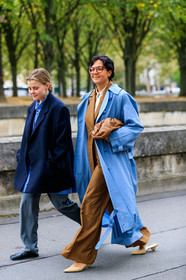 light blue trench coat, beige jacket, beige pants, beige suits, light yellow leather shoes, geometrical heel, kitten heels slippers, camel leather clutch, bottega veneta bag, PARIS, PFW, SPRING SUMMER 2020, SS 20, fashion week, frenchystyle, FW, jonathan paciullo, street style, vertical, full length