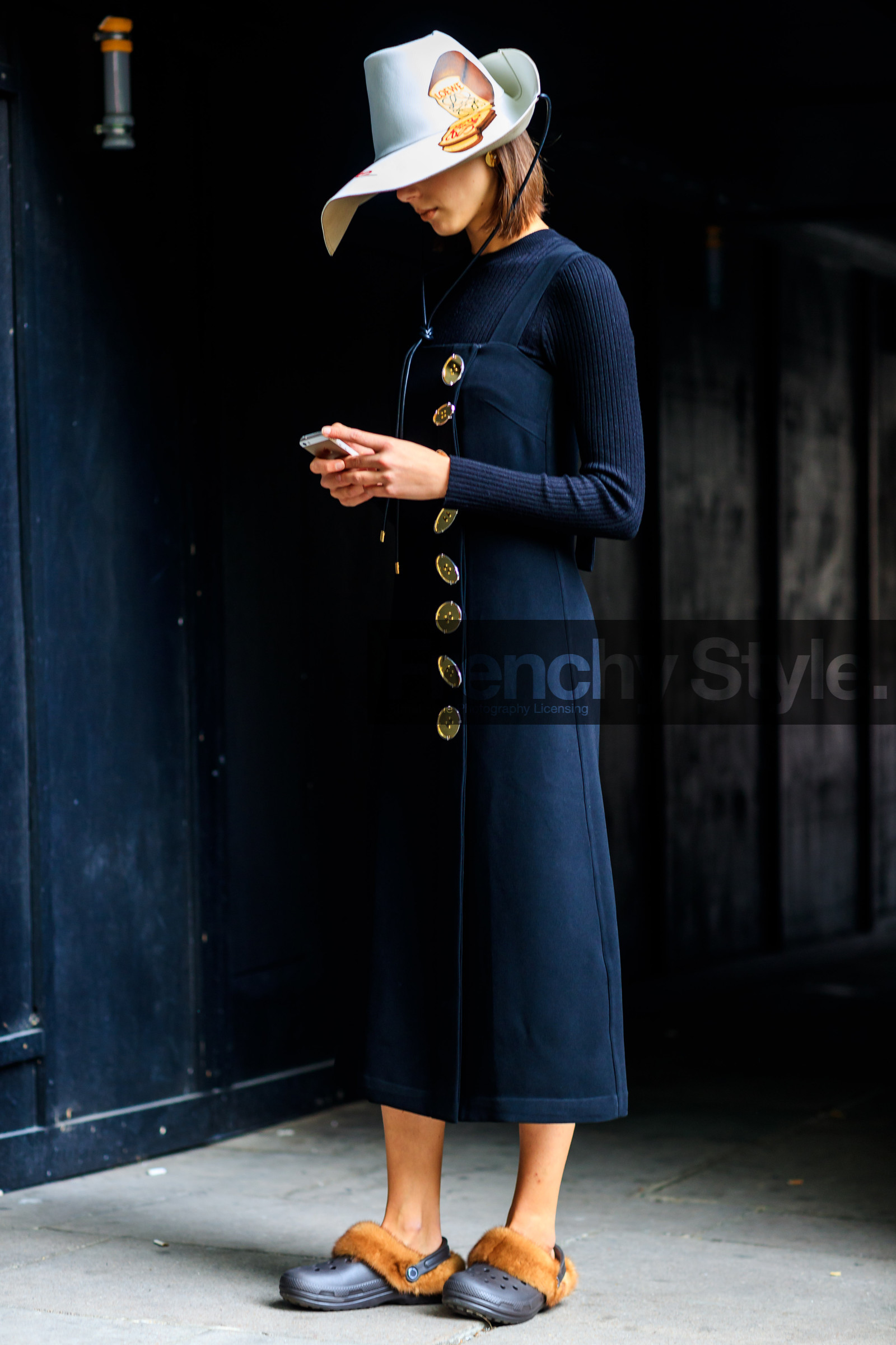 atmosphere details, black dress, black sweater, detail, fashion week, frenchystyle, full length, fur shoes, FW, golden details, grey shoes, jonathan paciullo, LFW, loewe, LONDON, printed hat, SPRING SUMMER 2018, SS 18, street style, vertical, white hat