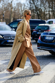 beige trench coat, camel jacket, camel pants, white t-shirt, black sunglasses, butterfly sunglasses, white leather sneakers, loose jacket, loose pants, fashion week, frenchystyle, FW, jonathan paciullo, street style, PFW, PARIS, vertical, full length