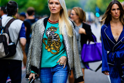 animal print, atmosphere details, black bag, blue denim, denim pants, detail, embroidered sweater, fashion week, frenchystyle, FW, green sweater, gucci, horizontal, jeans, jonathan paciullo, kate davidson hudson, MFW, MILAN, SPRING SUMMER 2017, SS 17, street style, teddy jacket, trousers