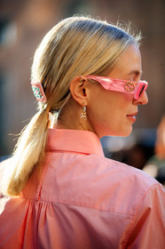 leonie hanne, light pink shirt, pink sunglasses, gucci sunglasses, square shape glasses, back details, close up detail, animal shape earrings, multi earrings, diamond earrings, mini hoop earrings, stone earrings, fashion week, frenchystyle, FW, jonathan paciullo, street style, MFW, MILAN, AUTUMN WINTER 2020-2021, FALL WINTER 2020-2021, FW 20-21, vertical, atmosphere details, detail