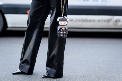 black bag, black pants, black shoes, chanel, fun bag, leather bag, leather pants, leather shoes, trousers, fashion week, frenchystyle, FW, jonathan paciullo, street style, PFW, PARIS, SPRING SUMMER 2017, SS 17, HAUTE COUTURE, atmosphere details, detail, horizontal