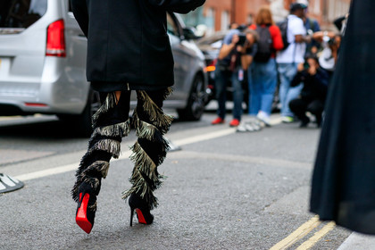 patricia manfield, louboutin boots, high boots, fringe boots, silvered boots, metalic boots, golden boots, fashion week, frenchystyle, FW, jonathan paciullo, street style, atmosphere details, horizontal, detail