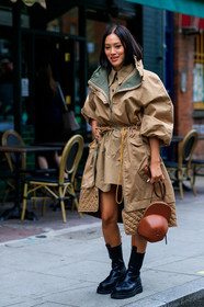 j w anderson bag, beige coat, beige trench coat, oversize trench coat, oversize coat, oversize parka, quilted coat, brown leather bag, black leather boots, chelsea boots, fashion week, frenchystyle, FW, jonathan paciullo, street style, vertical, full length