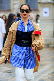 beige parka, oversize parka, blue shirt, white shirt, striped shirt, belted shirt, prada belt, corset belt, black leather belt, black belt, big belt, silvered earrings, fashion week, frenchystyle, FW, jonathan paciullo, street style, PFW, PARIS, SPRING SUMMER 2020, SS 20, horizontal, atmosphere details, detail