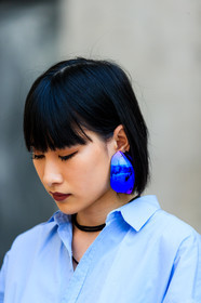 atmosphere details, blue shirt, choker, detail, earrings, fashion week, frenchystyle, FW, jonathan paciullo, MENSWEAR, necklace, PARIS, PFW, SPRING SUMMER 2018, SS 18, street style, vertical