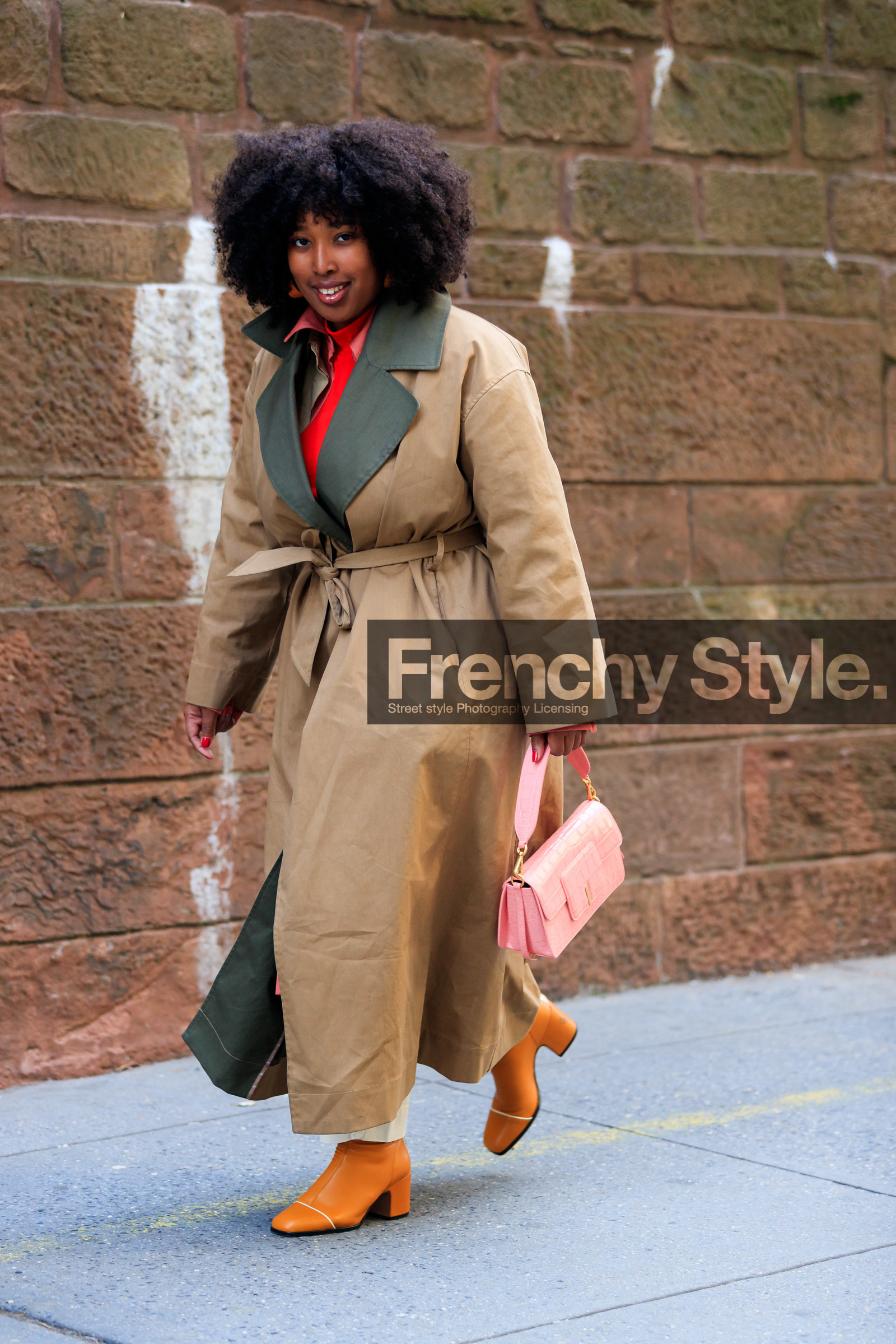 beige trench coat, kaki trench coat, bicolor trench coat, belted trench coat, light pink leather bag, wandler bag, hand bag, animal skin bag, orange leather boots, kitten heels boots, red top, turtleneck top, fashion week, frenchystyle, FW, jonathan paciullo, street style, NYFW, NEW YORK, AUTUMN WINTER 2020-2021, FALL WINTER 2020-2021, FW 20-21, vertical, full length