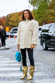 blue bag, tweed bag, tweed jacket, chanel bag, chanel jacket, golden boots, kitten heels boots, black jeans, used jeans, oversize jacket, white jacket, white pullover, turtleneck pullover, chanel earrings, heart shape earrings, pearl earrings, dangling earrings, golden jacket, quilted bag, PARIS, PFW, SPRING SUMMER 2020, SS 20, fashion week, frenchystyle, FW, jonathan paciullo, street style, vertical, full length