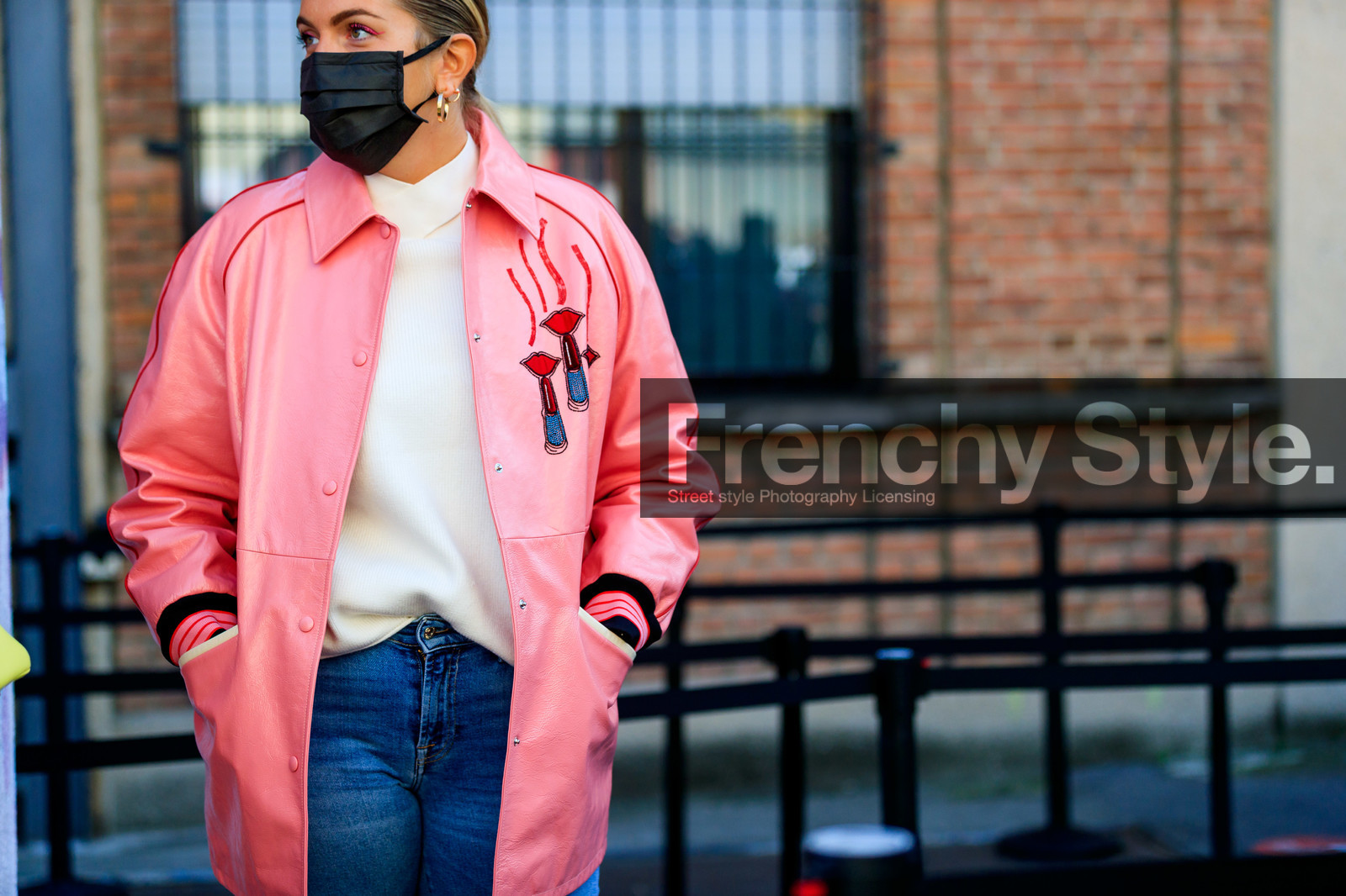 pink leather jacket, embroidered jacket, sportswear jacket, valentino jacket, white pullover, bombers jacket, covid face mask, street style, jonathan paciullo, FW, frenchystyle, fashion week, MFW, MILAN, SPRING SUMMER 2021, SS 21, horizontal, atmosphere details, detail